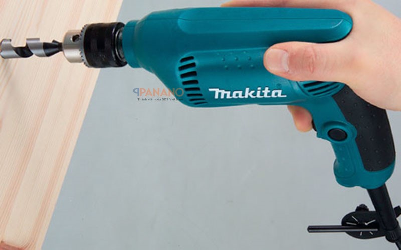 Máy khoan gỗ cầm tay Makita 6411 tiện lợi