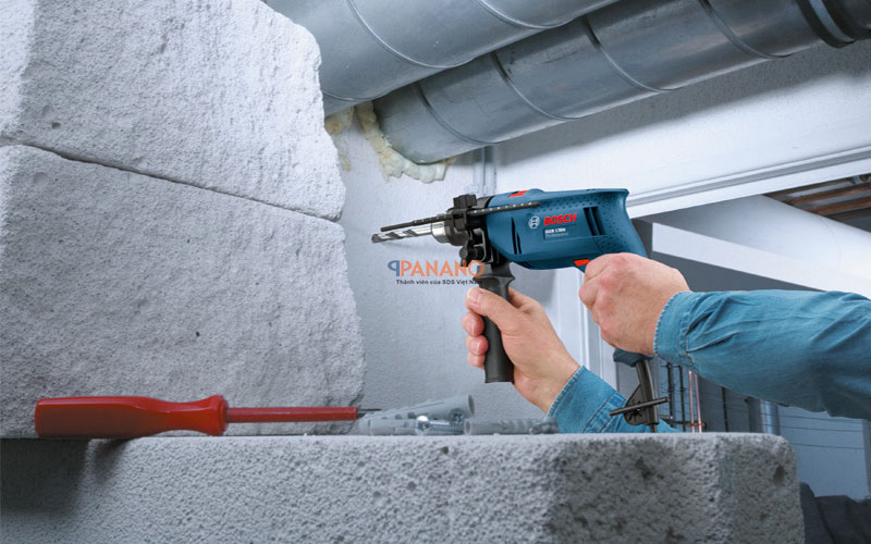 Sử dụng máy khoan Bosch GSB 550 an toàn và mạnh mẽ